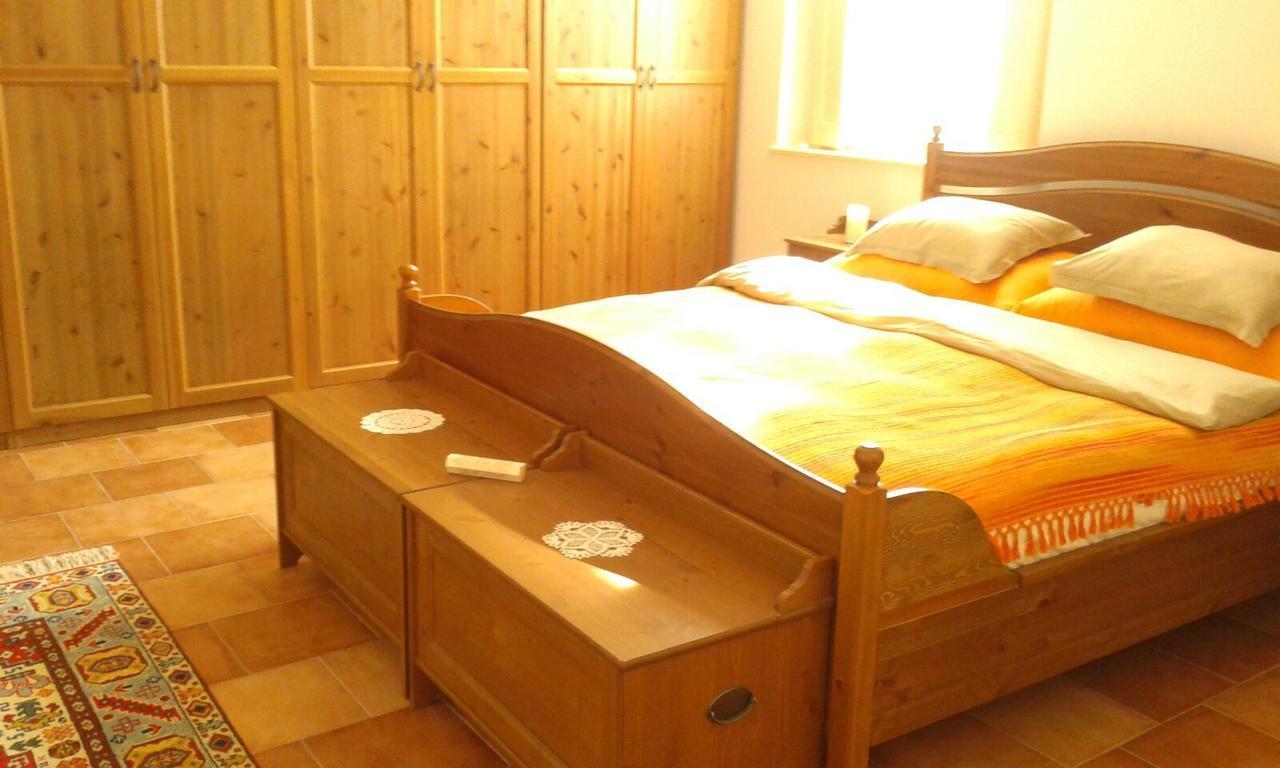 Resort La Tulipe Noire Ceglédbercel Buitenkant foto